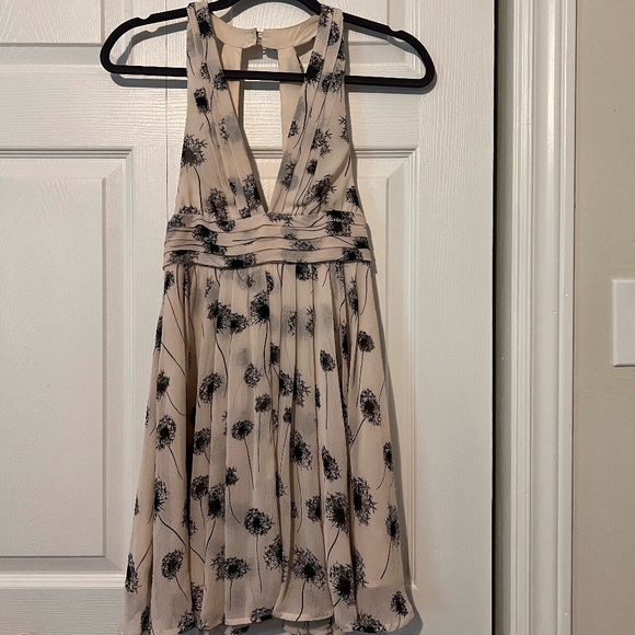 Urban Outfitters - Kimchi Blue - Size 0 - Cream Dress - Picture 1 of 2